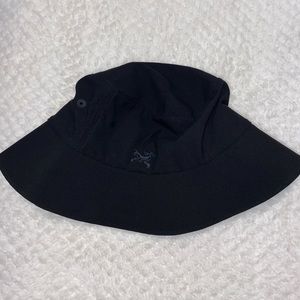 ARC’TERYX NYLON BUCKET HAT